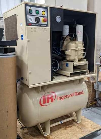 38 cfm, 210 psig, Ingersoll-Rand, rotary screw air compressor, 15 HP, 380 V., 2020 - Image 2