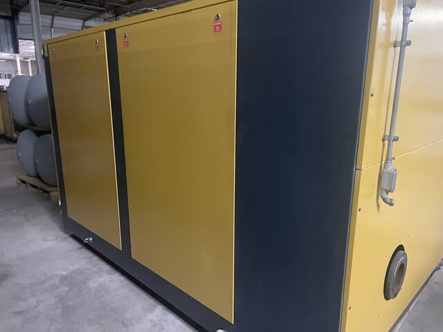 1230 cfm, 110 psig, Kaeser #FS-300, rotary screw air compressor, 300 HP, 1800 RPM, water cooled, 1997 - Image 3