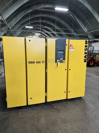 563 cfm, 110 psig, Kaeser #DSD-100, rotary screw air compressor, 200 HP @ 563 RPM, 460 V., Sigma Control, 2002 - Image 1