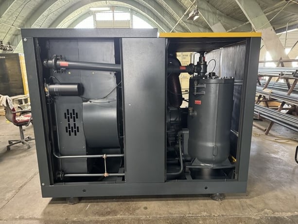 563 cfm, 110 psig, Kaeser #DSD-100, rotary screw air compressor, 200 HP @ 563 RPM, 460 V., Sigma Control, 2002 - Image 9