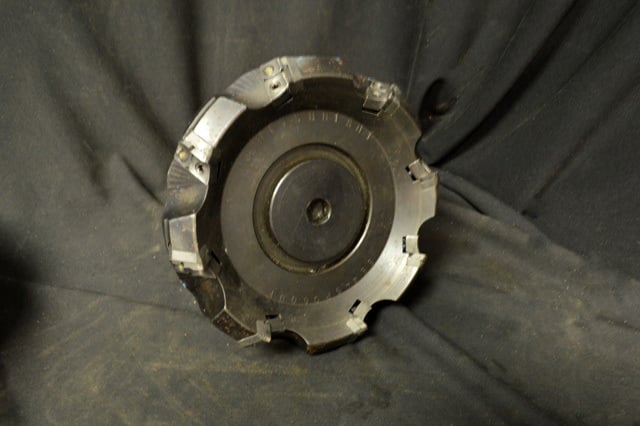 Kennametal / Erikson #CV50SM200240, CAT 50 shell mill holder, w/ 2" pilot & Mitsubishi Indexable Face Mill - Image 3