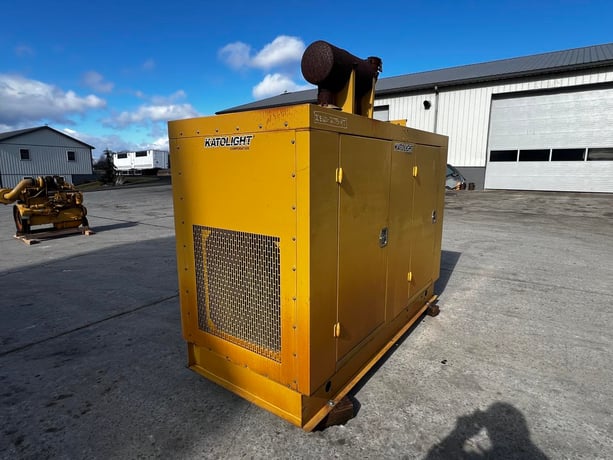 60 KW Kato #L60EDG4, Natural gas or propane generator, enclosed skid mounted, 120/240 Volts, 453 hours, 1997 - Image 2