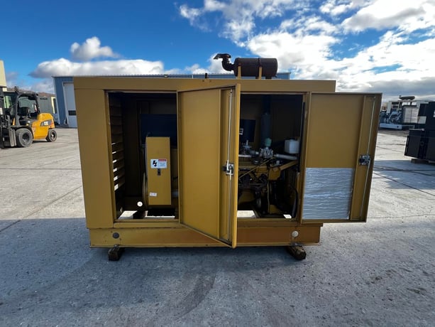 60 KW Kato #L60EDG4, Natural gas or propane generator, enclosed skid mounted, 120/240 Volts, 453 hours, 1997 - Image 4