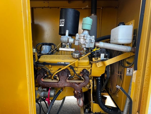 60 KW Kato #L60EDG4, Natural gas or propane generator, enclosed skid mounted, 120/240 Volts, 453 hours, 1997 - Image 5