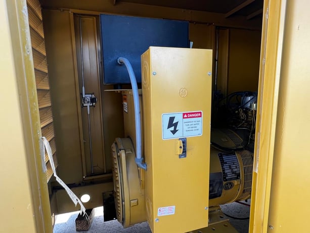60 KW Kato #L60EDG4, Natural gas or propane generator, enclosed skid mounted, 120/240 Volts, 453 hours, 1997 - Image 8