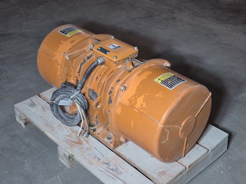 5.8 HP 900 RPM General Kinematics #IM9-14400, electric vibrator, 575 Volts - Image 1