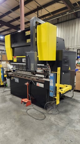 72 Ton, Toyokoki #HYB-60-20, CNC hydraulic press brake, 6.7'OA, 66.3" between housing, 5.9" stroke - Image 2