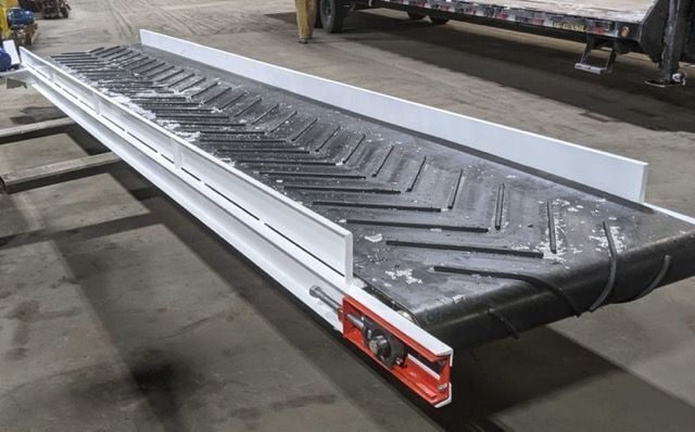 48" wide x 21' long, Rubber belt conveyor, 2 HP, 230/460 V., sides, new - Image 1