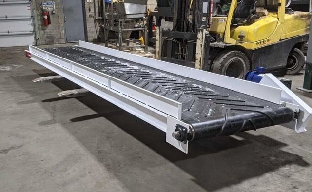 48" wide x 21' long, Rubber belt conveyor, 2 HP, 230/460 V., sides, new - Image 4