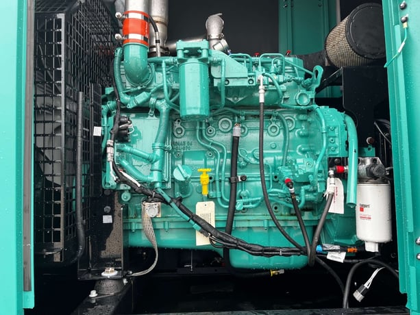 150 KW Cummins #C150D6D, standby, Tier 3, sound attenuated enclosure, 120/240/208/277/480 Volts, 3 hours - Image 2