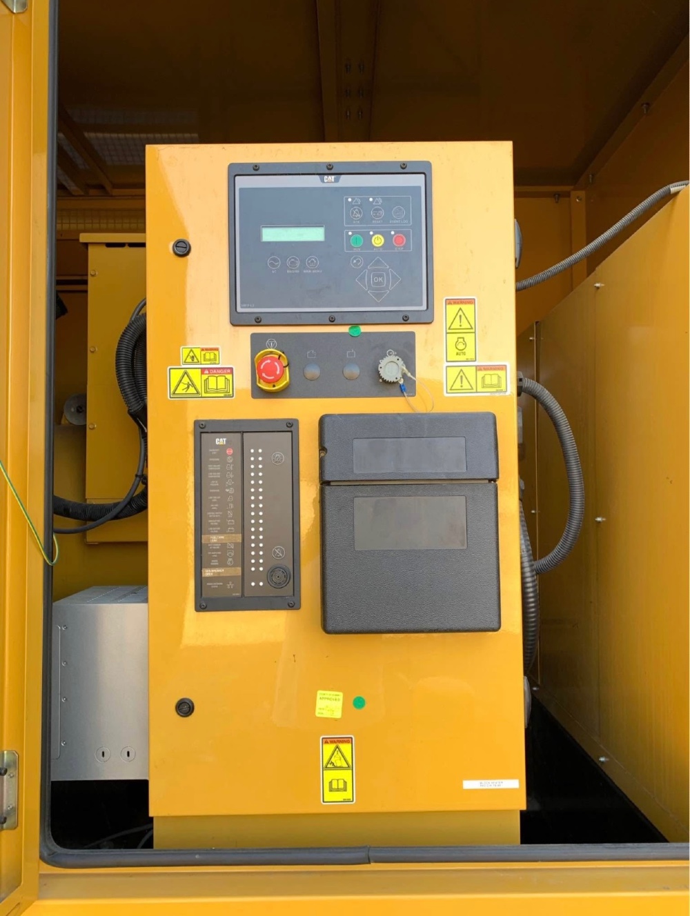 400 KW Caterpillar #C15, generator set, enclosed with tank, 277/480 Volts, 2014 - Image 4