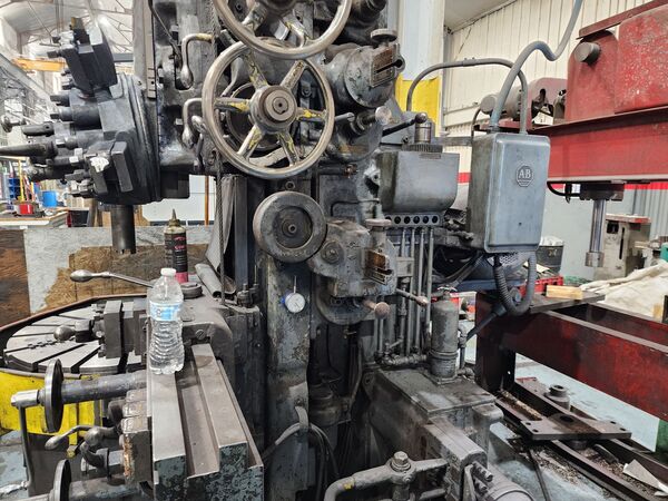 33" Bullard #33, vertical turret lathe, 8.2 to 100 RPM, 33" 4-Jaw chuck, 35" swing side head below table - Image 3