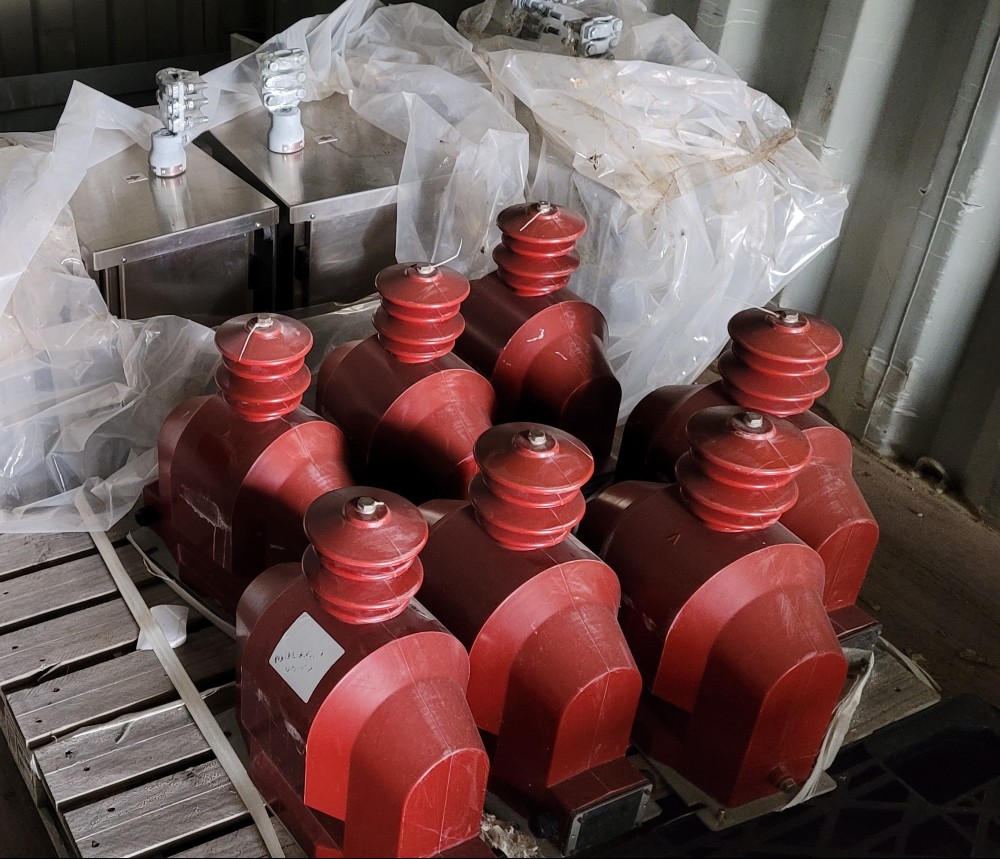 15 KV CHINT / PT / JDZXW-10C1 / 15kV3 PRIM / 250V3 SEC / 0.2/0.2/3P, 200/200/200VA (6 available) - Image 1