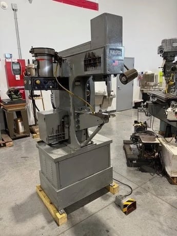 6 Ton, Haeger #HP6-B, hydraulic insertion press, 8.5" stroke, 18" throat, autofeed bowl, 18 gallon hydraulic - Image 3
