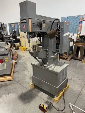 6 Ton, Haeger #HP6-B, hydraulic insertion press, 8.5" stroke, 18" throat, autofeed bowl, 18 gallon hydraulic - Image 4