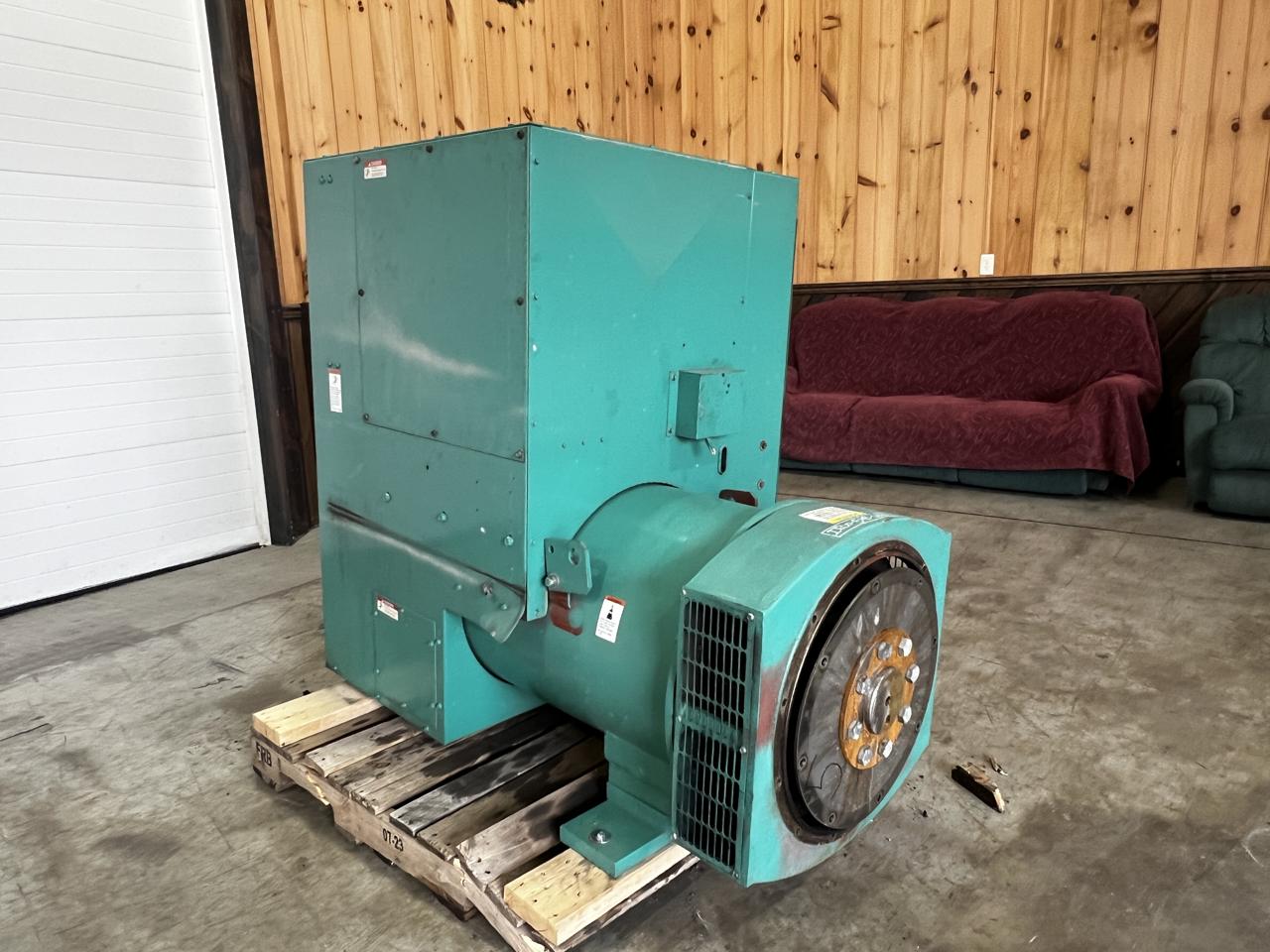 350 KW, Onan / Cummins 350DFCC, generator end, 12 wire, 1 or 3 phase, 480 Volts, 750 hours, 1992 - Image 6