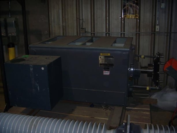 800 HP 900 RPM General Electric, Frame 8311Z, TEFV, type KAF, new surplus, 460 Volts - Image 2