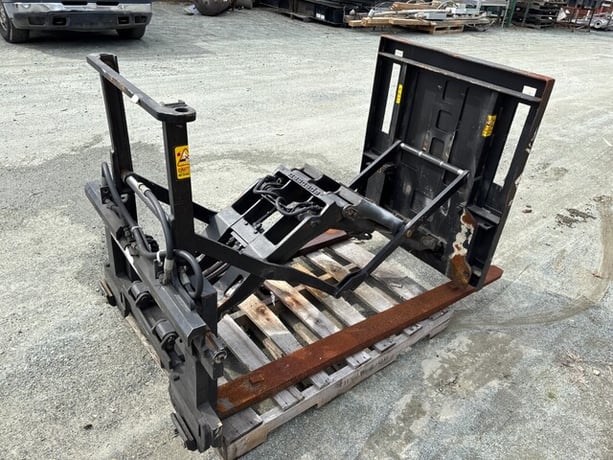 Cascade #35E, Push Pull Forklift Attachment 35E-PB-Q004 Slipsheet Handling - Image 1
