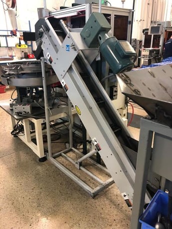 6" x 7.5" Hytrol, Unloading Parts Conveyor, 9" loading height, 55" discharge height, 45 deg. Incline, 480 V - Image 1