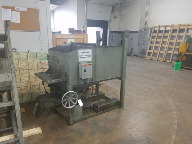 Gravity Loader, 14" width Track, 11" Floor to Bottom of Chute, (7) 9"-70.5" Stands - Image 1