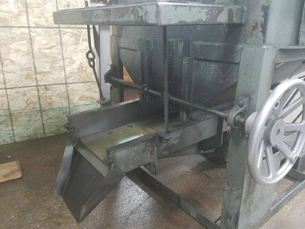 Gravity Loader, 14" width Track, 11" Floor to Bottom of Chute, (7) 9"-70.5" Stands - Image 2