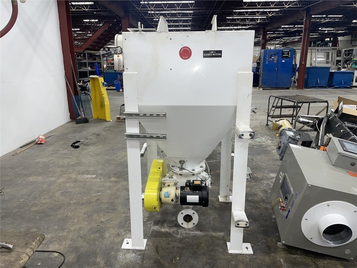 26 cu.ft. Carbon Steel Surge Bin w/ rotary air lock, .75 HP WEG AC motor (4 available) - Image 9
