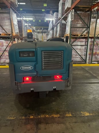 Tennant #S30, Ride-On Scrubber & Sweeper, 62.5"/80" path, 14 cu.ft. hopper capacity - Image 8