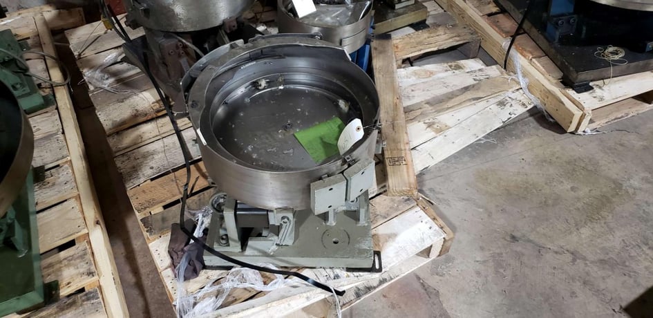 Feeder Bowl, clock wise direction, 4-25 mm capacity, 18" base, 19" depth, 13.5" discharge height, bolt part - Image 2