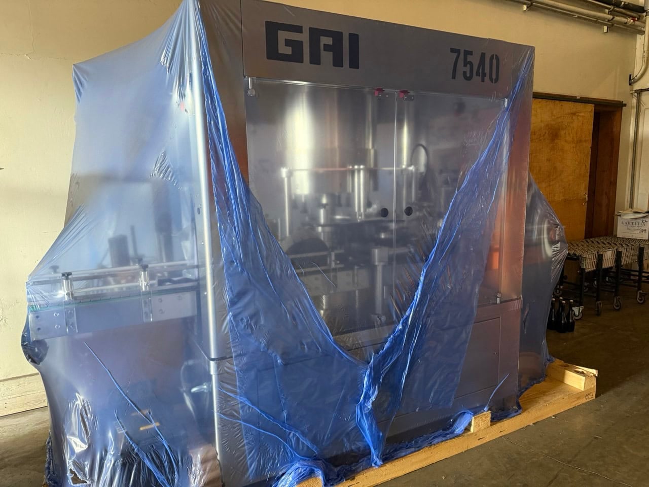 GAI #5052-FMT-LUX, Bottling Line, 1200-1600 btls/hr, monoblock w/ labeler & gyropalette, 2023 - Image 2