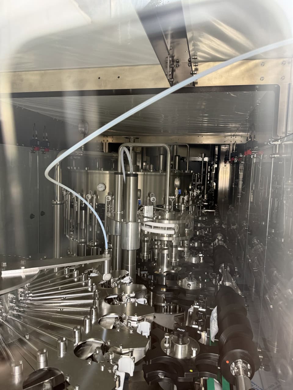 GAI #5052-FMT-LUX, Bottling Line, 1200-1600 btls/hr, monoblock w/ labeler & gyropalette, 2023 - Image 4
