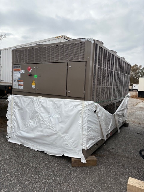 120 Ton, York #YLAA0120, Air Cooled Chiller, R454B, 460 V., 2024 - Image 2