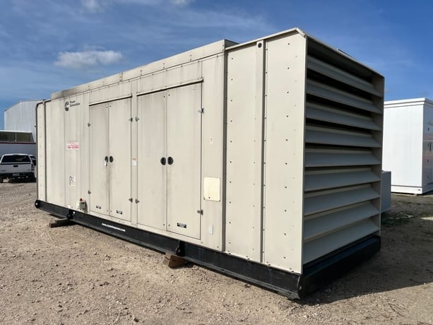750 KW Cummins #QST30-G5, generator set, 480 Volts, sound enclosure; Tier 2 Emissions, 670 hours, 2007 - Image 2