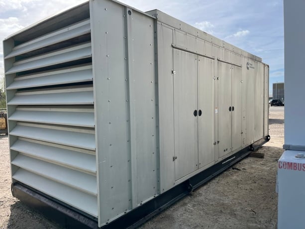 750 KW Cummins #QST30-G5, generator set, 480 Volts, sound enclosure; Tier 2 Emissions, 670 hours, 2007 - Image 3