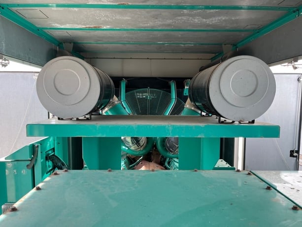 750 KW Cummins #QST30-G5, generator set, 480 Volts, sound enclosure; Tier 2 Emissions, 670 hours, 2007 - Image 6