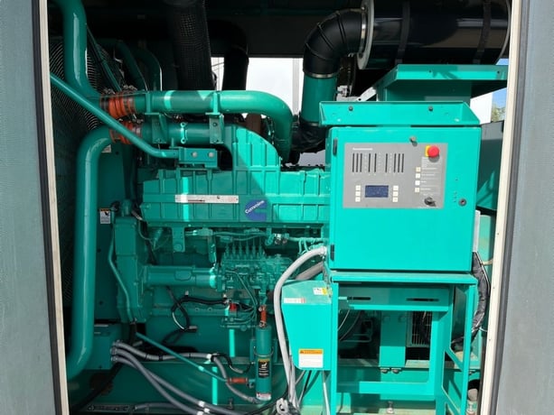 750 KW Cummins #QST30-G5, generator set, 480 Volts, sound enclosure; Tier 2 Emissions, 670 hours, 2007 - Image 7