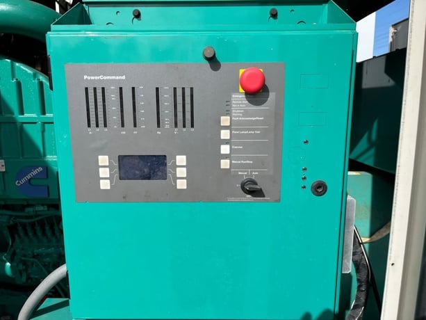 750 KW Cummins #QST30-G5, generator set, 480 Volts, sound enclosure; Tier 2 Emissions, 670 hours, 2007 - Image 8