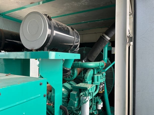 750 KW Cummins #QST30-G5, generator set, 480 Volts, sound enclosure; Tier 2 Emissions, 670 hours, 2007 - Image 9