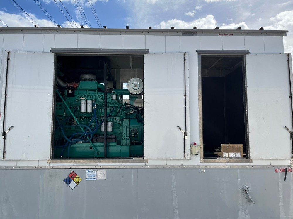 600 KW Cummins #QSK23-G7, generator set, sound enclosed, base tank, 480/277 Volts, Tier 2, 747 hours, 2009 - Image 5