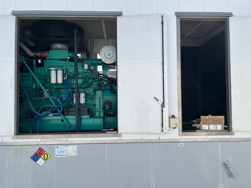 600 KW Cummins #QSK23-G7, generator set, sound enclosed, base tank, 480/277 Volts, Tier 2, 747 hours, 2009 - Image 6