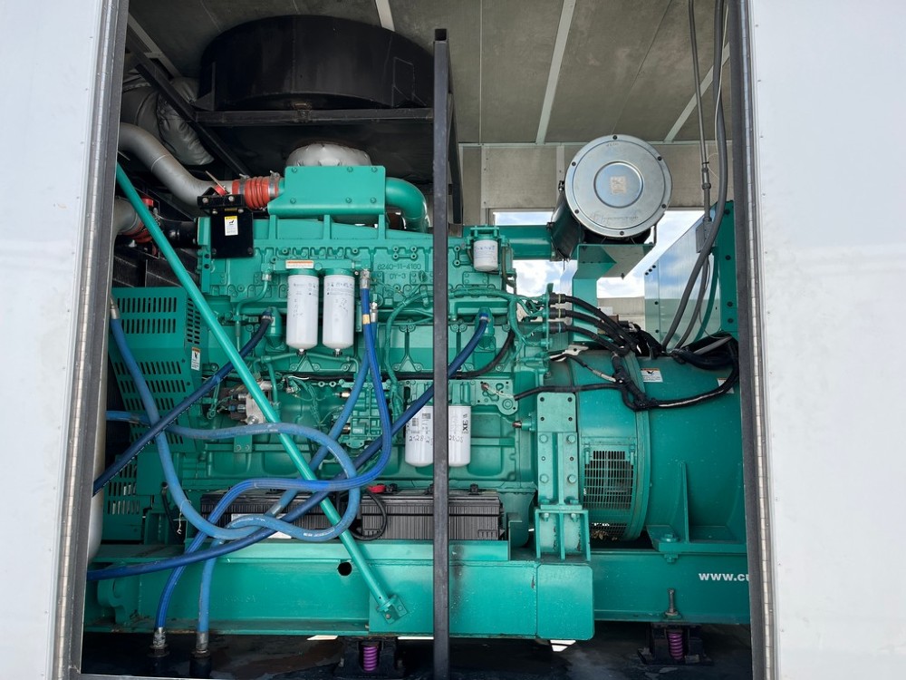 600 KW Cummins #QSK23-G7, generator set, sound enclosed, base tank, 480/277 Volts, Tier 2, 747 hours, 2009 - Image 7