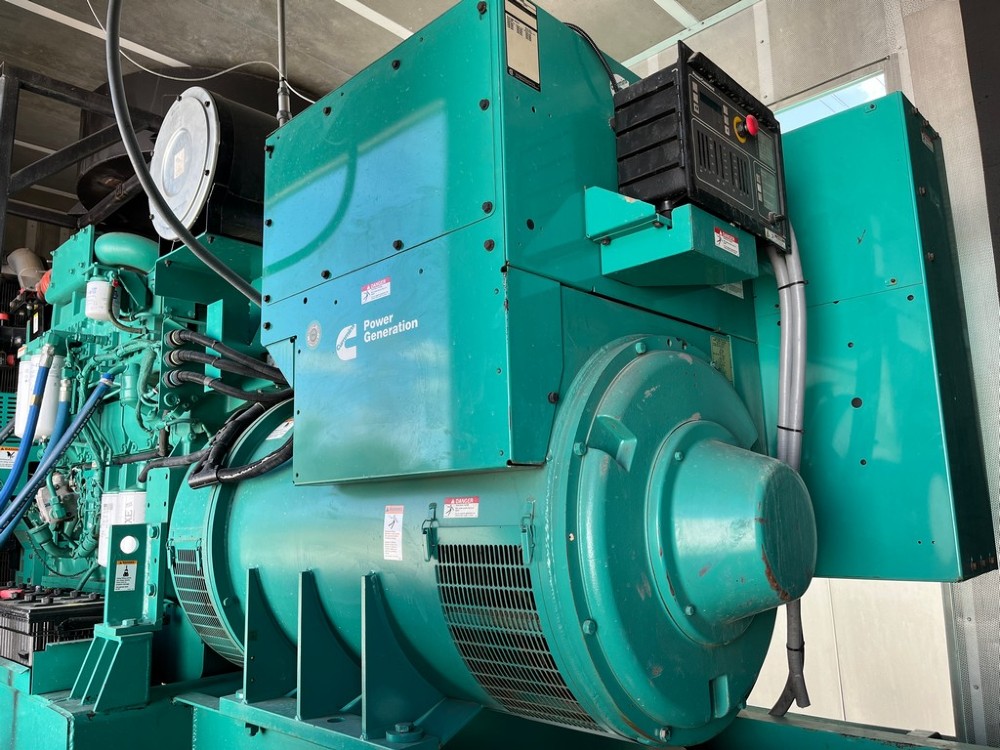600 KW Cummins #QSK23-G7, generator set, sound enclosed, base tank, 480/277 Volts, Tier 2, 747 hours, 2009 - Image 8