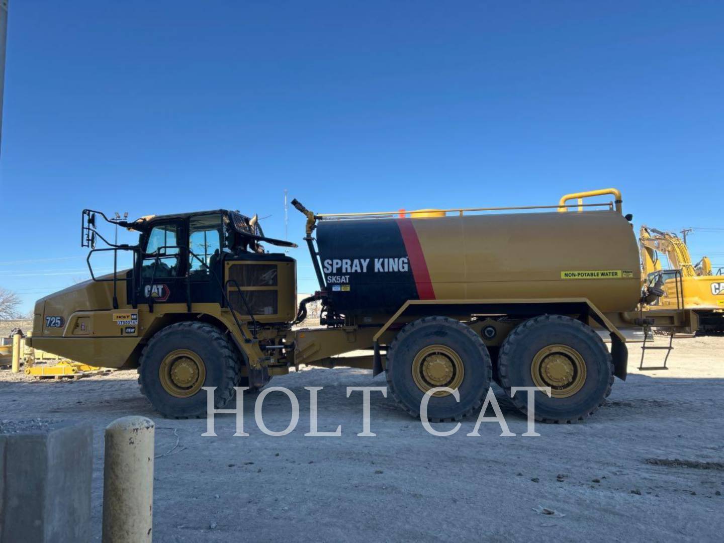 Caterpillar W00 725, Water Truck, 2189 hours, S/N: 3T900747, 2022 - Image 1