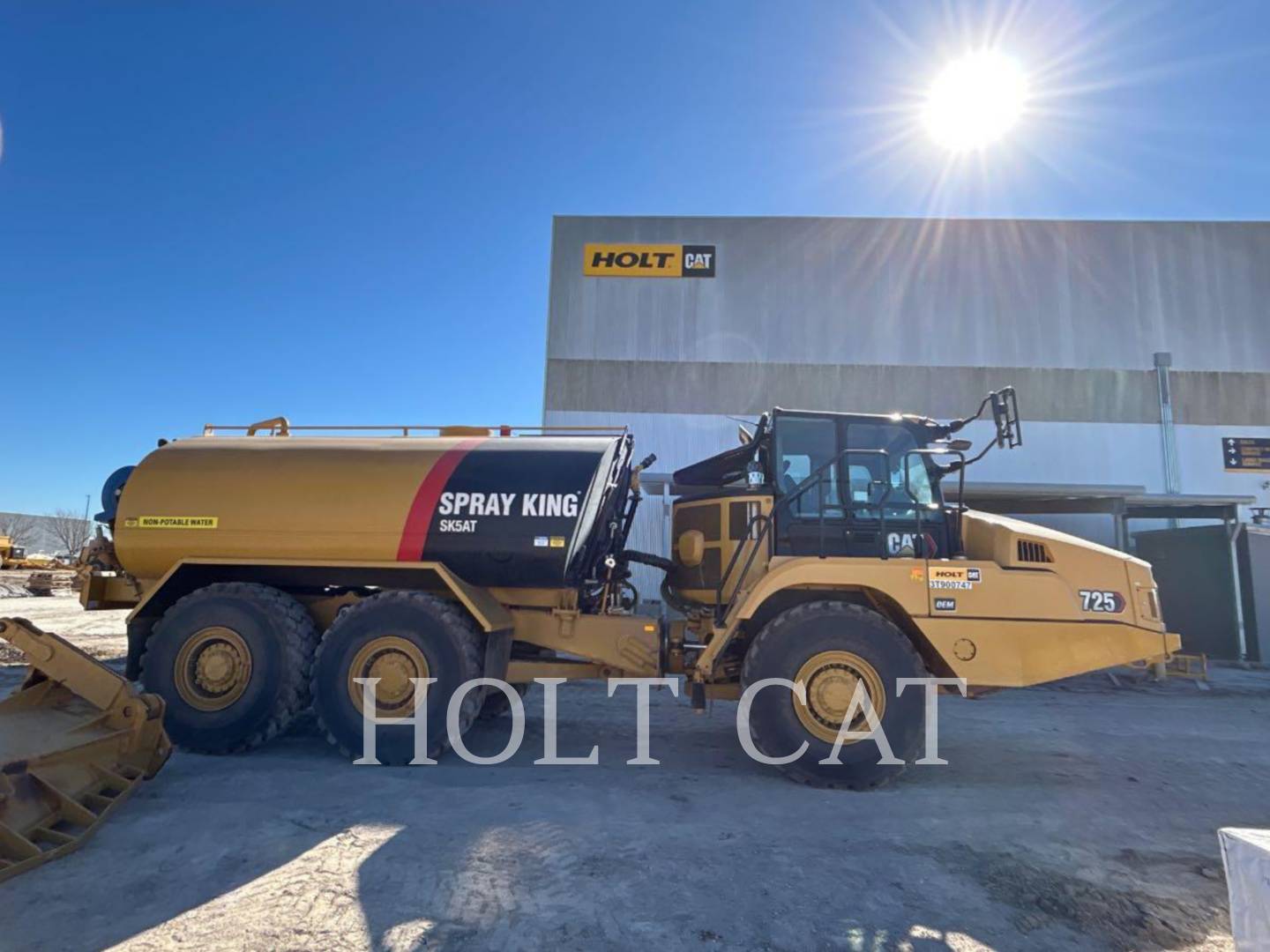 Caterpillar W00 725, Water Truck, 2189 hours, S/N: 3T900747, 2022 - Image 2