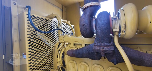 200 KW Kato light, diesel generator set, 120/208 Volts, 3-phase, 524 hours, Detroit Diesel 6-71 engine - Image 7
