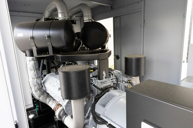 500 kW MTU #DS500, Diesel Generator, 277/480 Volts, 3 phase, sound attenuation encl, base tank, 2022 (2 - Image 5