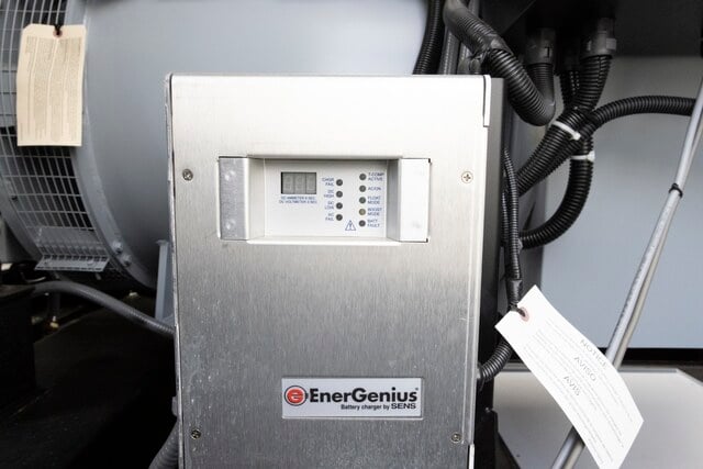500 kW MTU #DS500, Diesel Generator, 277/480 Volts, 3 phase, sound attenuation encl, base tank, 2022 (2 - Image 8