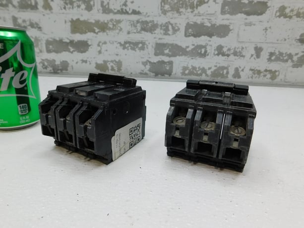 60 Amps, General Electric, Snap-In Circuit Breakers, 2 Qty., 3-Pole, Type RV-2937, Type THQL, HACR, 240 V - Image 4