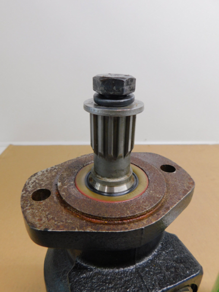 20.6 cu in per rev Parker #TG0335AS050BBBC, Medium Duty Torqmotor Motor, 1.25" 14-Tooth Spline Shaft, New - Image 5