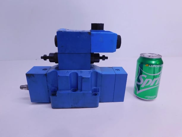 Eaton, Vickers #DG4V/DG5V/DGMFN, Hydraulic Solenoid Directional Control Valve, NEW - Image 2