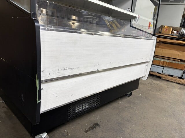 Federal Industrial #RSSM578SC-3, Black 59-1/4" Four Shelf Air Curtain Merchandiser - Image 7